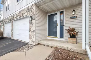 203 N Musket Ridge Dr, Sun Prairie, WI 53590 - Photo 3