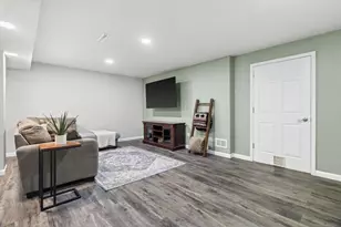 921 Sarah St, Belleville, WI 53508 - Photo 23