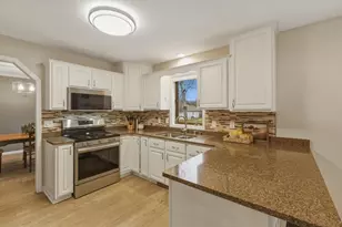 1197 Dolan Dr, Sun Prairie, WI 53590 - Photo 13