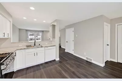 429 E Linnerud Drive, Sun Prairie, WI 53590 - Photo 13