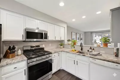 429 E Linnerud Drive, Sun Prairie, WI 53590 - Photo 3