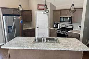 4350 Huntinghorne Dr, Janesville, WI 53546 - Photo 5