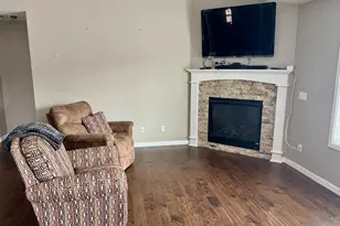 4350 Huntinghorne Dr, Janesville, WI 53546 - Photo 9