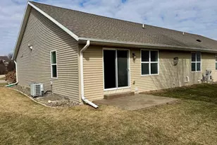 4350 Huntinghorne Dr, Janesville, WI 53546 - Photo 3