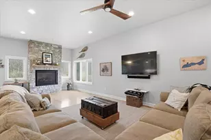 W4293 Meadow Ct, Lake Geneva, WI 53147 - Photo 9