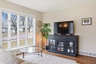 5017 Holiday Dr, Madison, WI 53711 - Photo 7