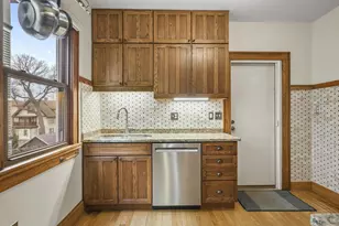 1040 Spaight St, Madison, WI 53703 - Photo 15