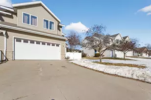 318 Redruth Dr, Ridgeville, WI 53533 - Photo 37