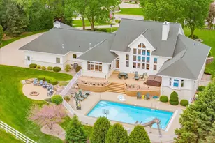 5571 Surrey Ln, Waunakee, WI 53597 - Photo 3