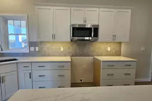 3725 Newcastle Dr, Janesville, WI 53546 - Photo 3