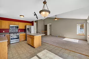 532 Goldenrod Cir, Verona, WI 53593 - Photo 9