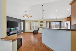 736 Bluestem Ct, Sun Prairie, WI 53593 - Photo 3