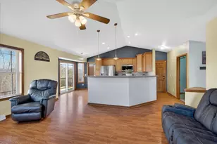 736 Bluestem Ct, Sun Prairie, WI 53593 - Photo 7