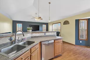 736 Bluestem Ct, Sun Prairie, WI 53593 - Photo 11