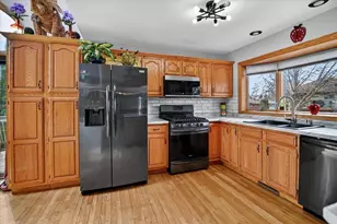 112 Renata Ct, DeForest, WI 53532 - Photo 3