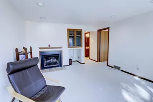 9 Oak Grove Dr, Madison, WI 53717 - Photo 5