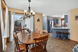 1211 Gas Light Dr, Sun Prairie, WI 53590 - Photo 9