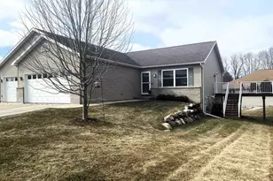 212 Ridgeview Ln, Columbus, WI 53925 - Photo 3
