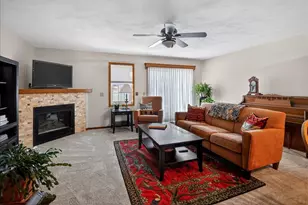 2341 Effingham Way, Sun Prairie, WI 53590 - Photo 7