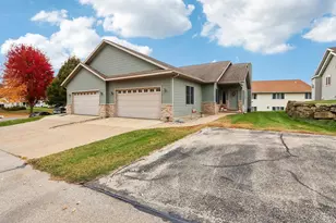 113 Jennifer Cir, Mount Horeb, WI 53572 - Photo 5