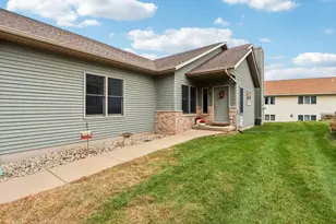 113 Jennifer Cir, Mount Horeb, WI 53572 - Photo 5