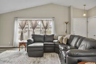 1418 S Walnut St, Janesville, WI 53546 - Photo 5