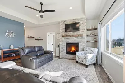 562 Stonewood Court, Janesville, WI 53536 - Photo 7