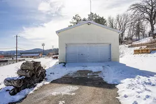 203 Franklin St, Elroy, WI 53929 - Photo 5