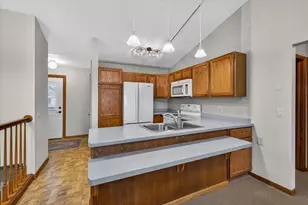 623 Wood Violet Ln, Sun Prairie, WI 53590 - Photo 5