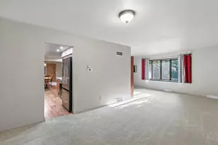 571 S Hillcrest Dr, Verona, WI 53593 - Photo 7