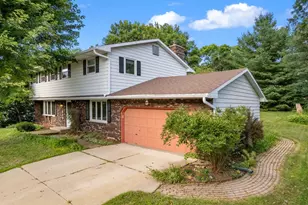 571 S Hillcrest Dr, Verona, WI 53593 - Photo 3