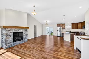 408 Saratoga Dr, Johnson Creek, WI 53038 - Photo 9