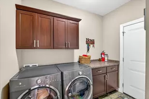 9013 Royal Oaks Cir, Verona, WI 53593 - Photo 23