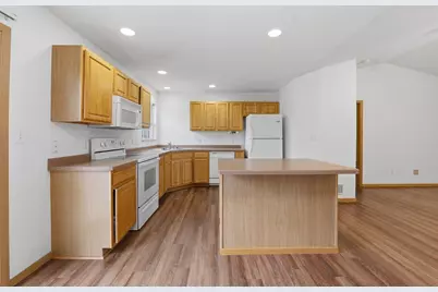 1017 E Pinecrest Lane, Elkhorn, WI 53121 - Photo 7