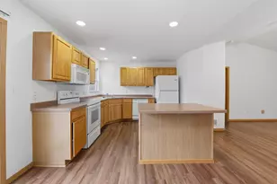 1017 E Pinecrest Ln, Elkhorn, WI 53121 - Photo 7