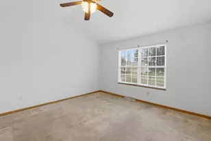 1017 E Pinecrest Ln, Elkhorn, WI 53121 - Photo 9