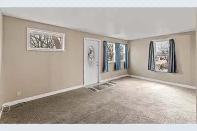 617 E Edgewater Street, Portage, WI 53901 - Photo 7