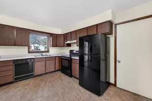 5907 Rattman Rd, Madison, WI 53718 - Photo 11