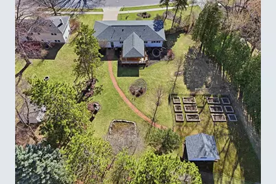 414 Woodview Drive, Sun Prairie, WI 53590 - Photo 3