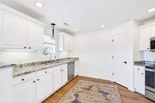 3272 Stonecreek Dr, Madison, WI 53719 - Photo 13