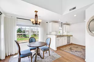 3272 Stonecreek Dr, Madison, WI 53719 - Photo 9