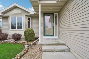 316 Burl Oak Dr, DeForest, WI 53532 - Photo 3
