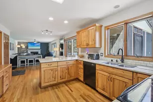 2524 Targhee St, Fitchburg, WI 53711 - Photo 9