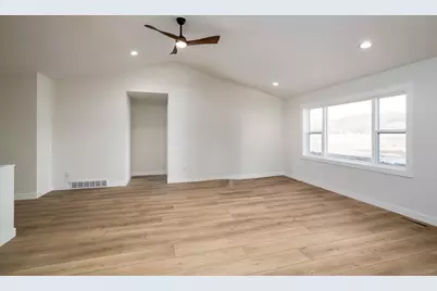 207 N Lawrence Avenue, Tomah, WI 54660 - Photo 3