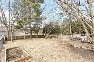 423 N Wright Rd, Janesville, WI 53546 - Photo 3