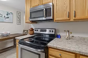 718 Nancy Ln, Madison, WI 53704 - Photo 9