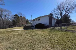 3221 Dover Ct, Janesville, WI 53546 - Photo 9