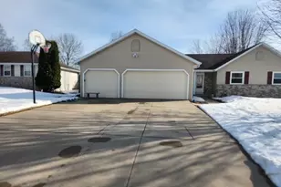 2003 Deer Haven Dr, Menasha, WI 54952 - Photo 13