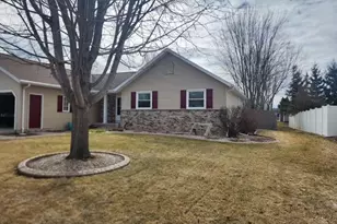 2003 Deer Haven Dr, Menasha, WI 54952 - Photo 3