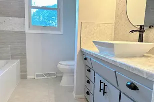 137 Pedretti Pkwy, Prairie Du Chien, WI 53821 - Photo 15